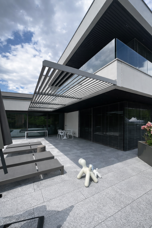 Réalisation du moment : une pergola au design moderne et épuré à Froeningen (68)